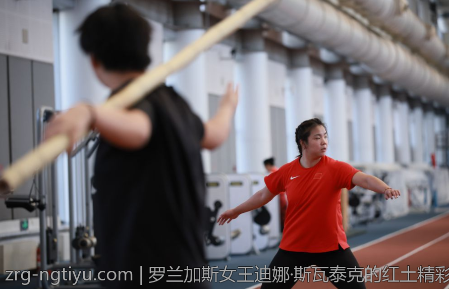 罗兰加斯女王迪娜·斯瓦泰克的红土精彩表现